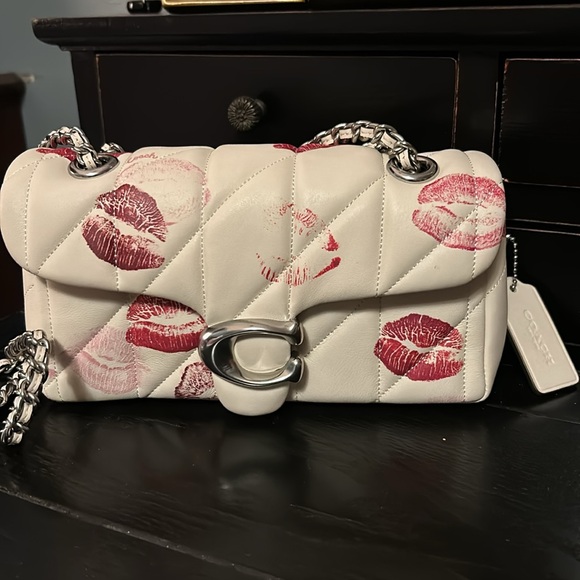 Coach Tabby Shoulder Bag 20 With Quilting And Lip Print - Picture 2 of 8